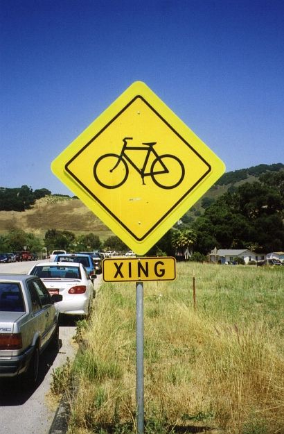Large bicycle warning sign, Avila Beach