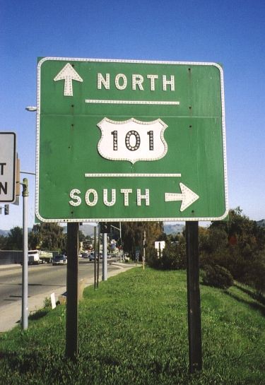 Button reflectors on freeway-entrance trailblazer in California