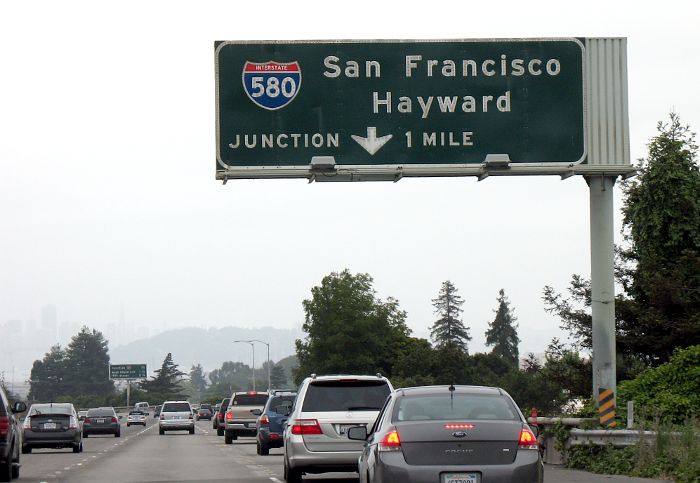 Advance sign for the Interstate 580/California 24 interchange in Oakland