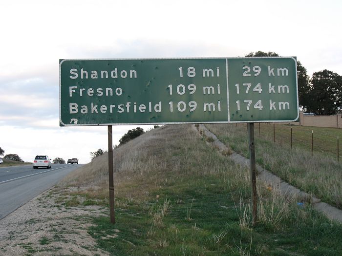 Destinations on California 46 eastbound in Paso Robles