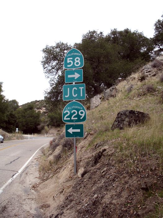 Unusual placement of Junction banner at California 58 and 229