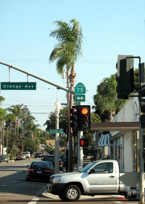 Small fonts for the digits on California 75 in Coronado