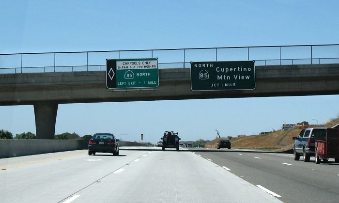 Advance exit signs for California 85 on US 101 in San Jose