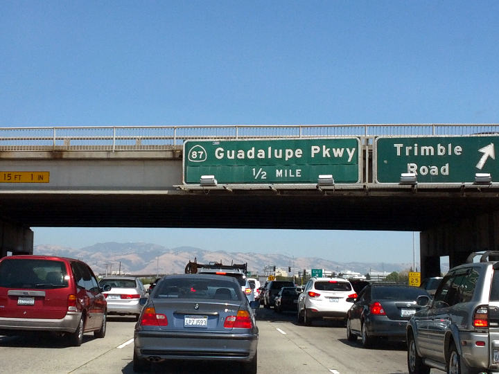 Exit sign (advance) for California 87 on US 101 in San Jose