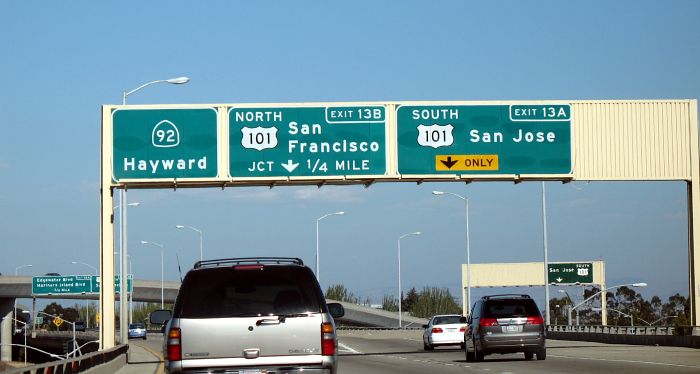 Interchange of California 92 (eastbound) and US 101 in San Mateo