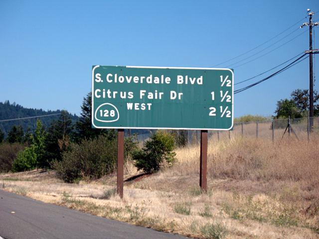 Destinations and exits for US 101 northbound in Cloverdale