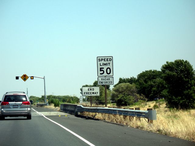 End of a short freeway section on California 12 in Fairfield and Suisun City