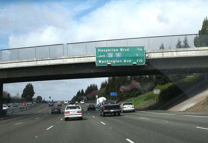 Northbound mileage on Interstate 880 in San Lorenzo, California