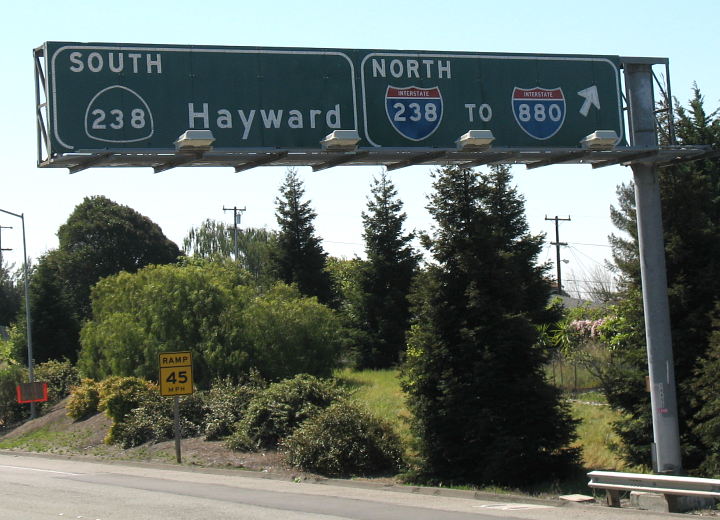 Close-up of California/Interstate 238 interchange advance sign on Interstate 580 north of Hayward