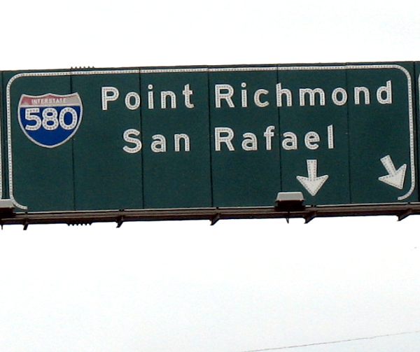 Advance sign in Berkeley for the Interstate 580 side of the I-80/I-580 split at the concurrence's northern end in Albany, California