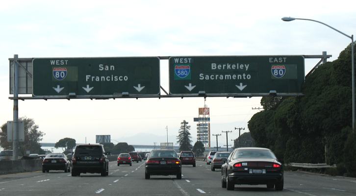 Advance exit sign before the MacArthur Maze on Interstate 580 in Oakland