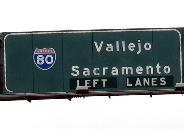 Advance sign in Berkeley for the Interstate 80 side I-80/I-580 split at the concurrence's northern end in Albany, California