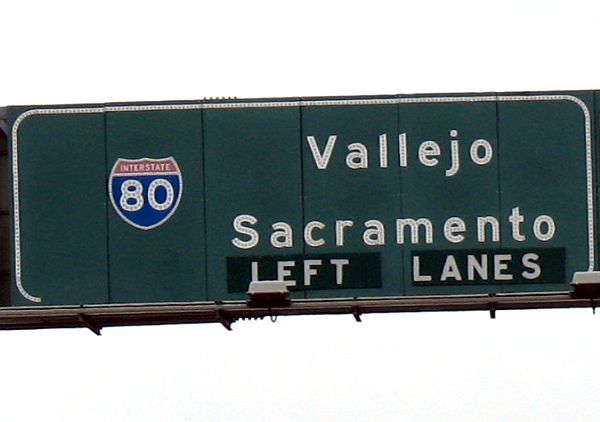 Advance sign in Berkeley for the Interstate 80 side I-80/I-580 split at the concurrence's northern end in Albany, California