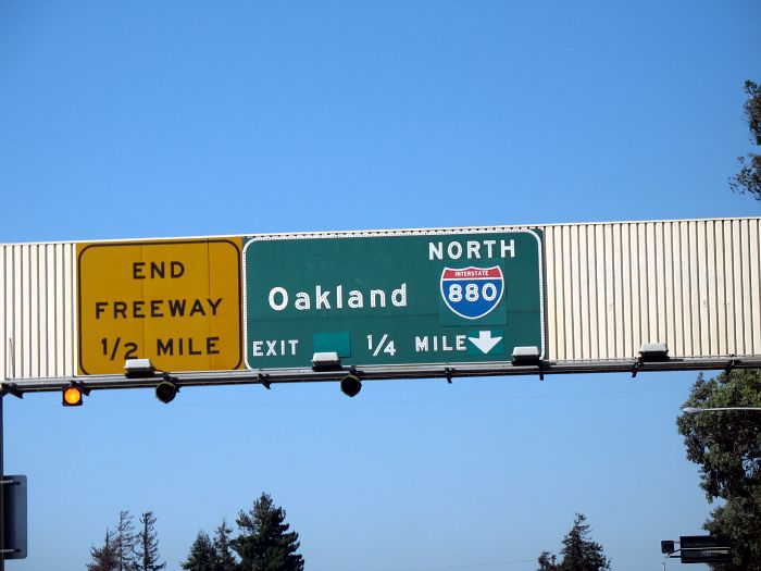 Advance sign for Interstate 880 on California 92 eastbound in Hayward