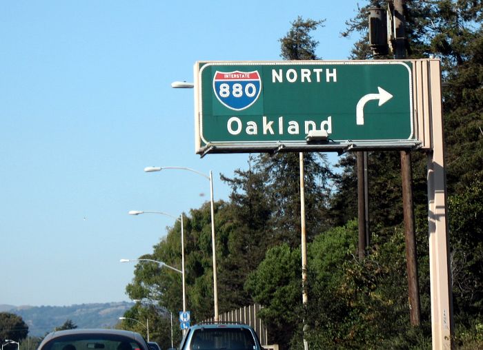 Curved arrow used for exit sign for Interstate 880 from California 92 in Hayward