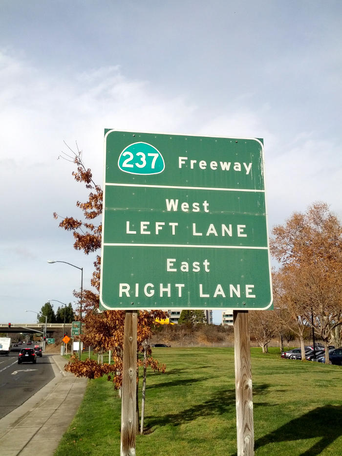 Lane positions for California 237 traffic from Middlefield Road in Mountain View