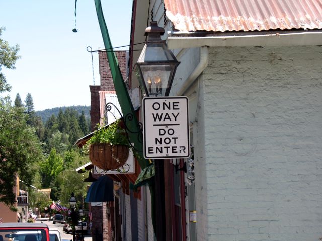 Possible use of the FWHA Series F font on a one-way sign in Nevada City, California