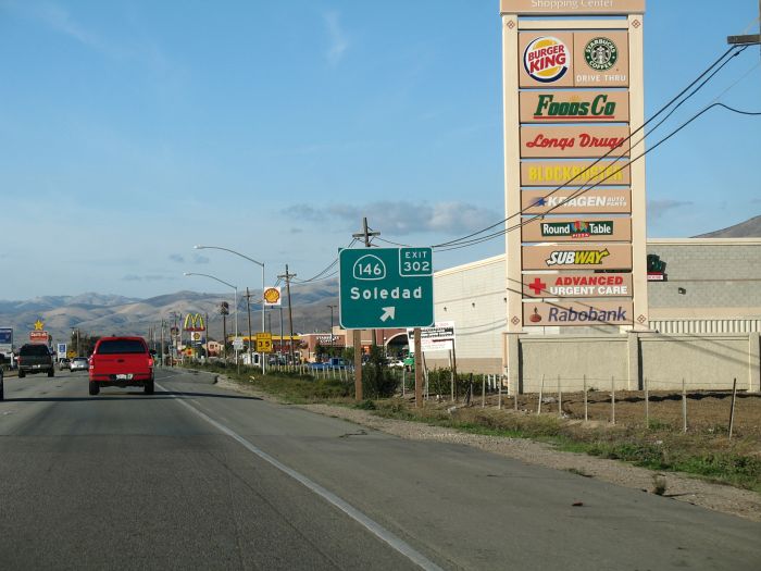 California 146 exit from US 101 in Soledad (northbound)