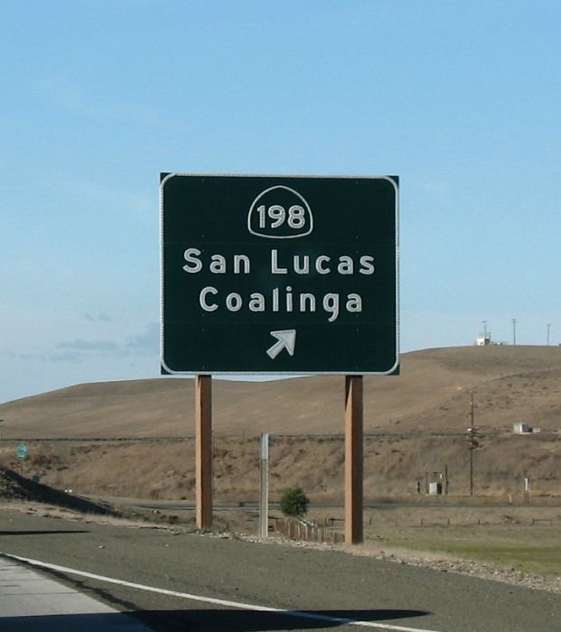 California 198 exit from US 101 in San Lucas (northbound)