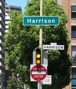 Double-yellow caution phase of San Francisco traffic signal