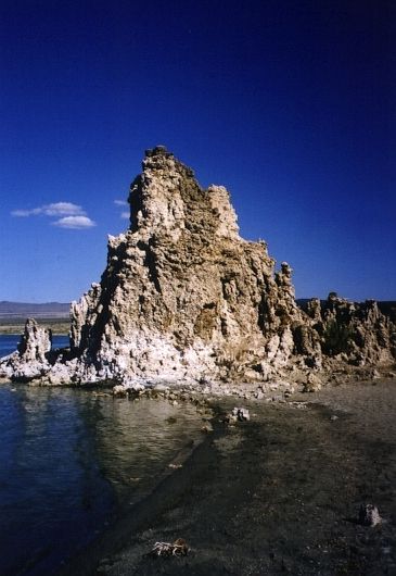 Mono Lake tufa tower (California)