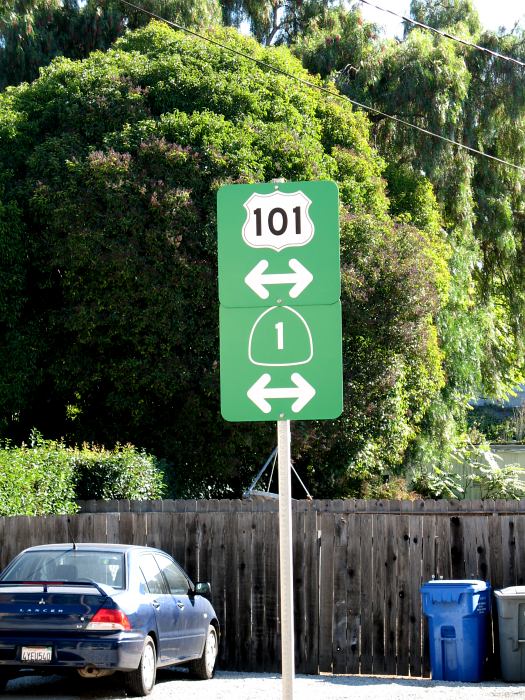 Big arrows used on US 101 and California 1 trailblazers in downtown San Luis Obispo