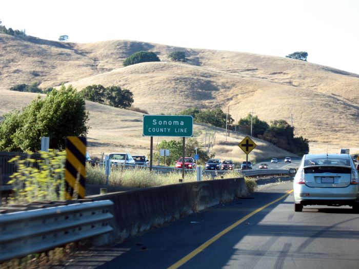 Sonoma County (California) border sign on US 101 northbound