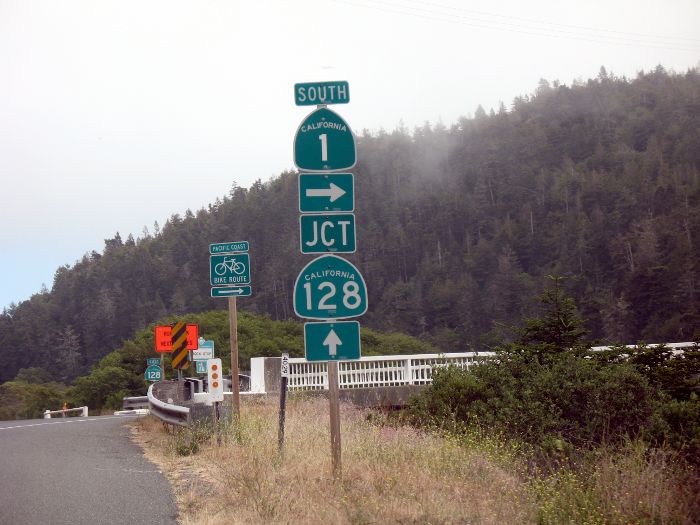 Odd combined junctional and directional marker assembly on California 1 in Mendocino County