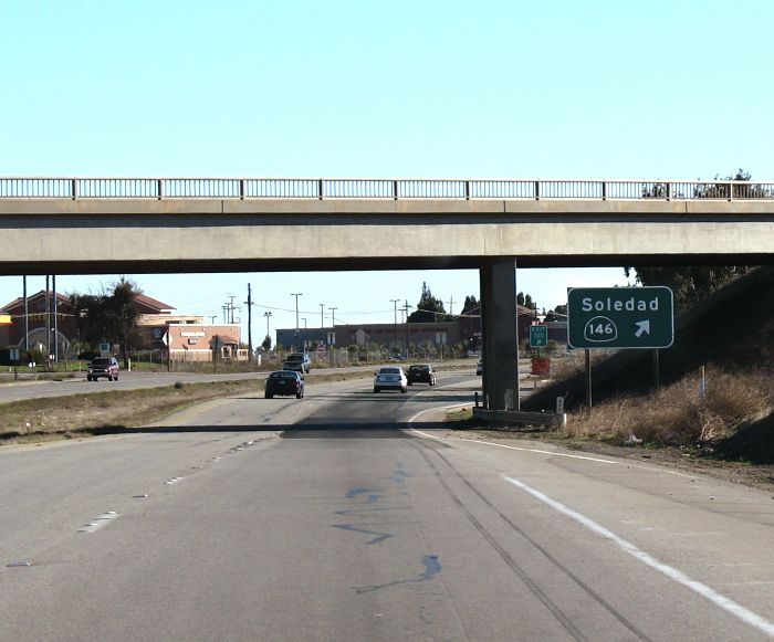 California 146 exit from US 101 in Soledad (southbound)