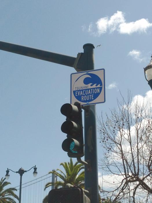 Tsunami evacuation route marker in San Francisco