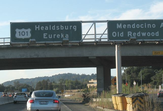 Through-traffic sign for US 101 on the north edge of Santa Rosa, California