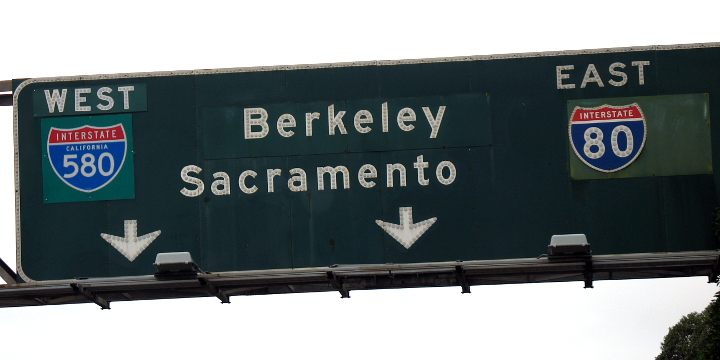 Button reflectors on one Interstate shield, but not the other, on Interstate 80/580 in Oakland