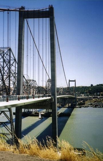 Zampa Bridge towers (alternate view)