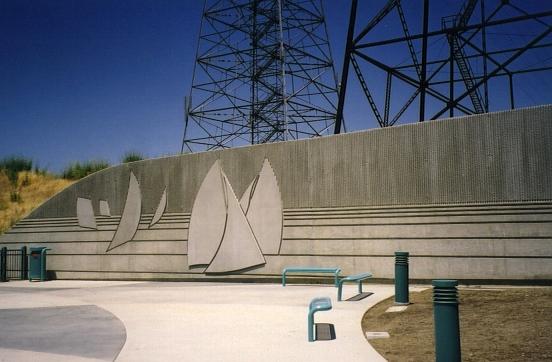 Decorative retaining wall at the Zampa Bridge