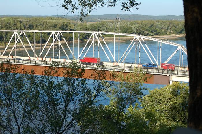 Missouri River bridge at Hermann (2007)