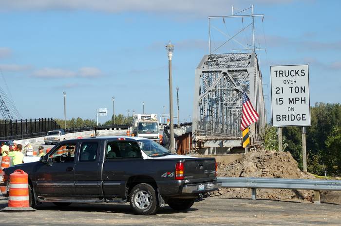 Weight limits for the old Missouri River bridge at Hermann (2007)