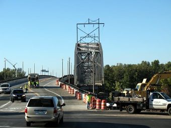 New and old Hermann bridges side-by-side (October 2007)