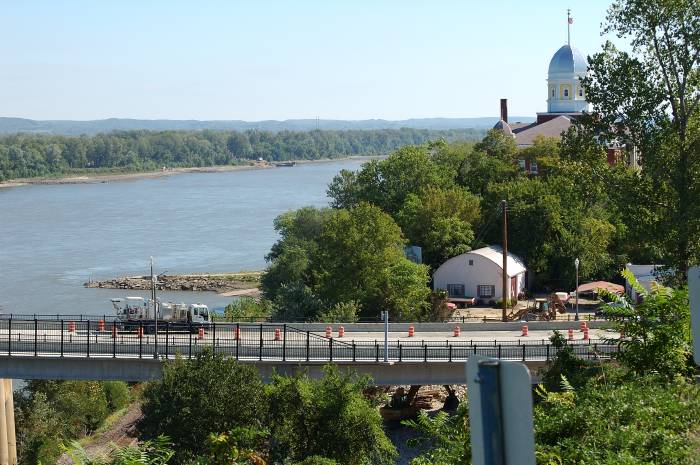 South approach of the new Missouri River bridge at Hermann (2007)