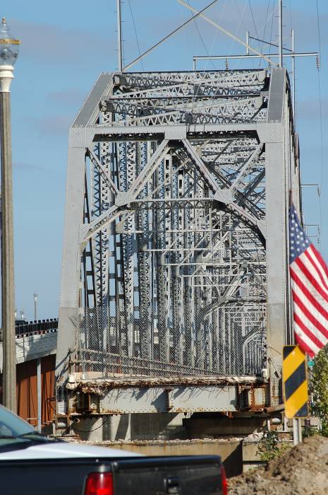 The south end of the old Missouri River bridge at Hermann, already removed (2007)
