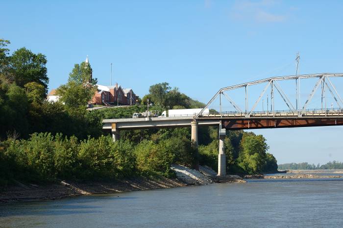 Missouri River bridge at Hermann (2007)