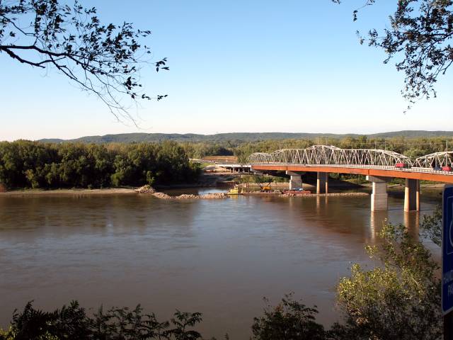 North riverbank of the Missouri River plus the new bridge bridge at Hermann (2007)