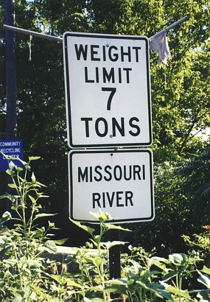 Weight limit sign, old Chouteau Bridge