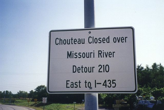 Road-closed warning for Chouteau Bridge
