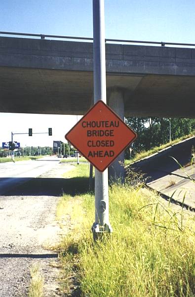 Road-closed warning for Chouteau Bridge (1998)