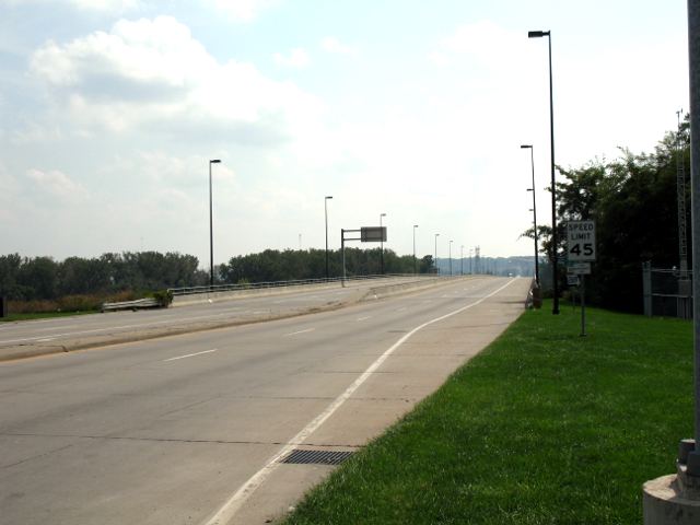 Highway view of the new Chouteau Bridge (taken in 2008)