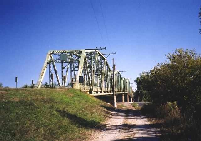 North end of the 1925 Lexington Bridge (2003)