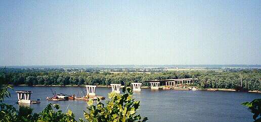 The new Mark Twain bridge, under construction in 1998 at Hannibal, Mo.