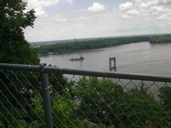 Removal of the former Mark Twain bridge at Hannibal, Mo.