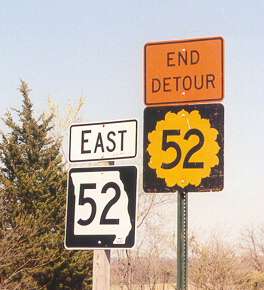 Missouri 52 with detour marker for Kansas 52
