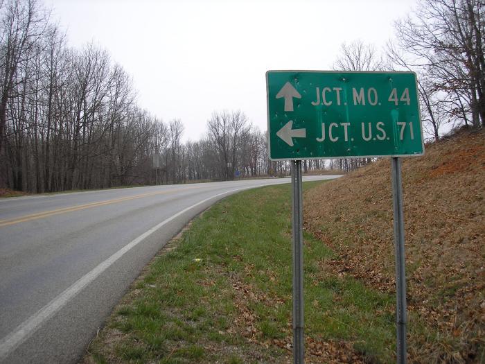 Destination sign for Missouri routes, including obsolete MO 44, in Arkansas (2011)